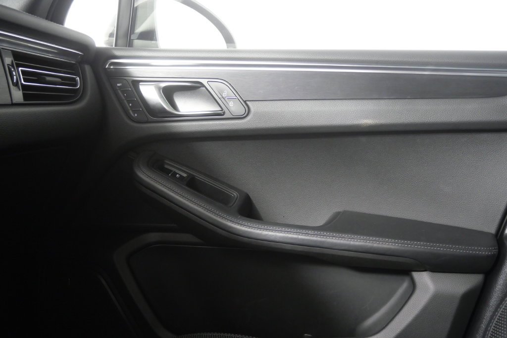 Used 2021  Porsche GTS image 25