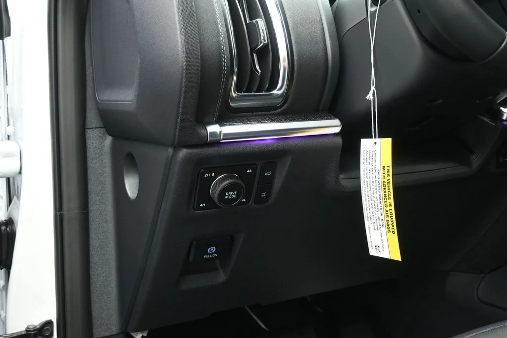 New 2026 Oxford White Ford Platinum image 9