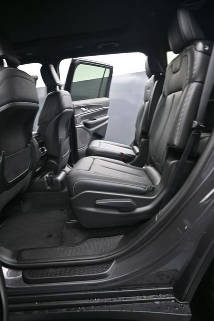 New 2026 Baltic Gray Metallic Clear-Coat Exterior Paint Jeep Limited image 10