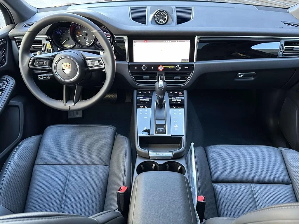 2026 Porsche Macan - Photo 13