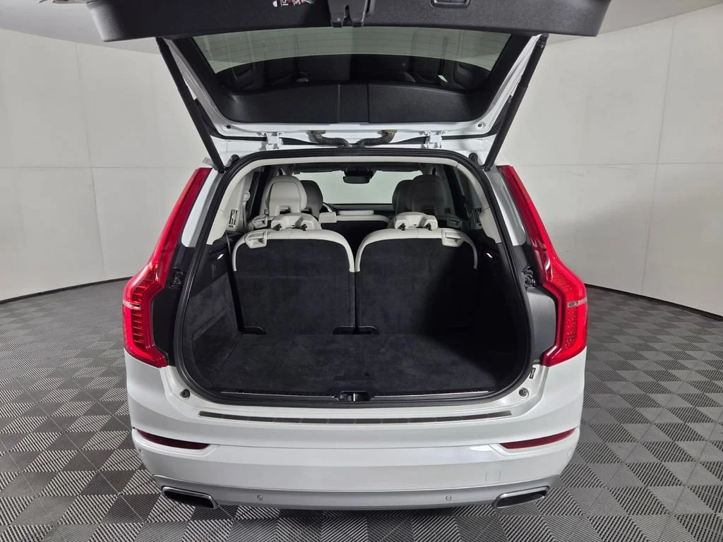 Used 2020 Crystal White Volvo Momentum image 29