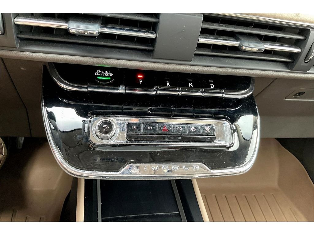 Used 2023  Lincoln Standard image 21