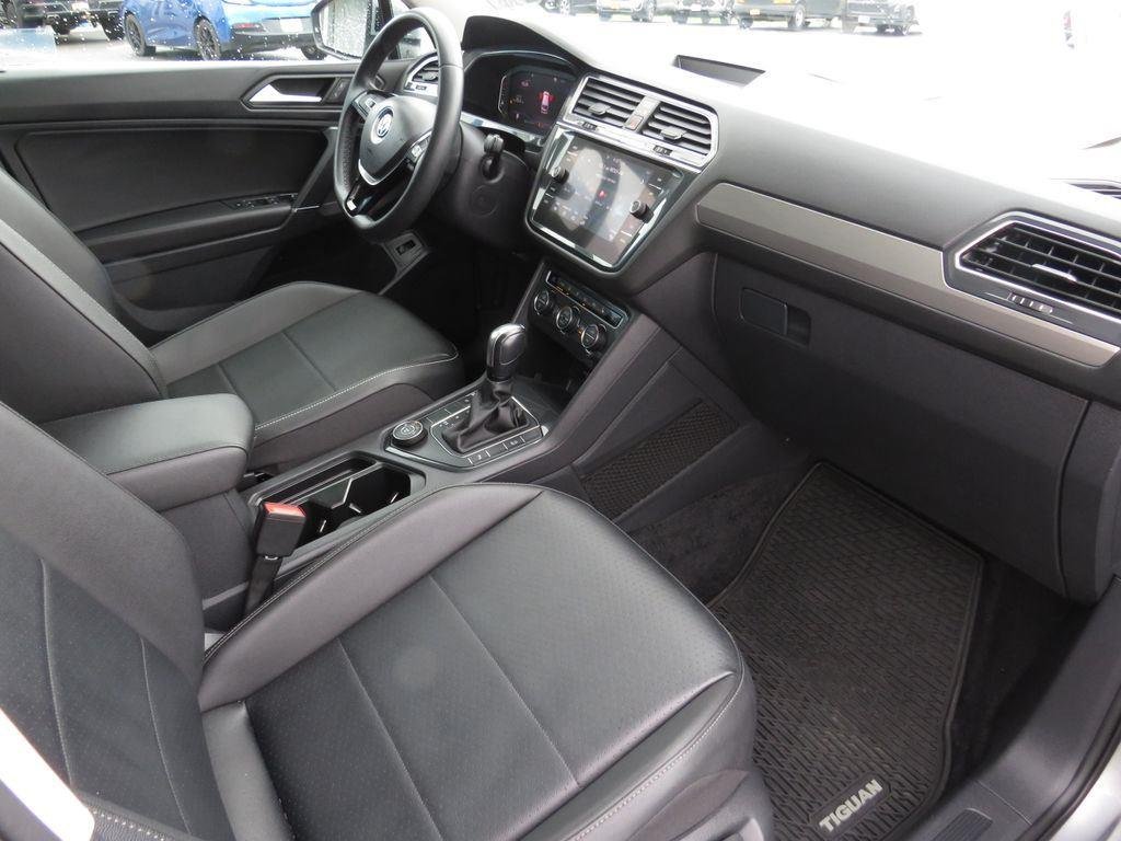 Used 2020 Silver Metallic Volkswagen 2.0T SEL image 17
