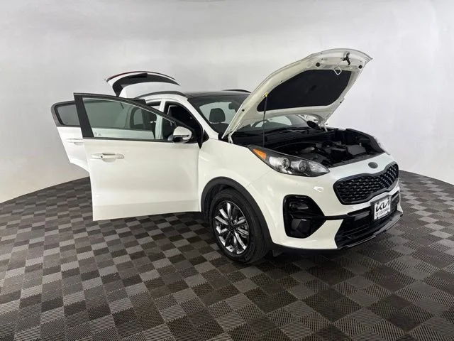 Used 2022 White Kia Nightfall image 14