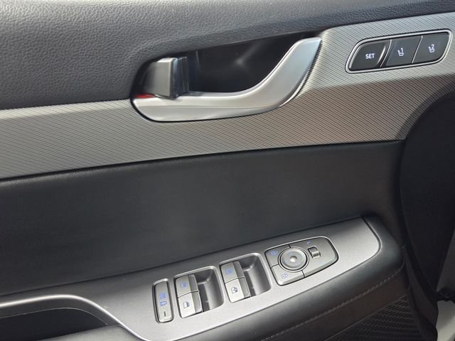 Used 2025 Silver Hyundai SEL Premium image 31