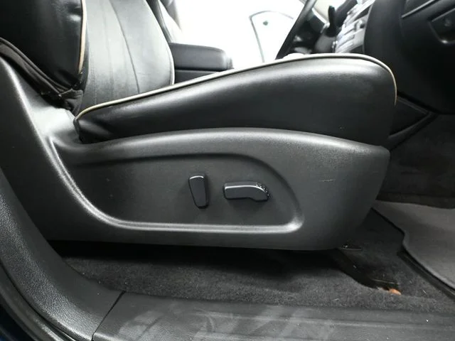 Used 2020 Blue INFINITI LUXE image 51