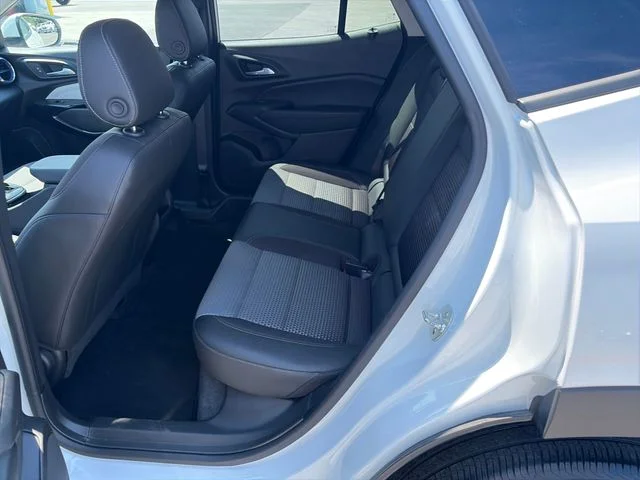 Used 2025 White Chevrolet LT image 23