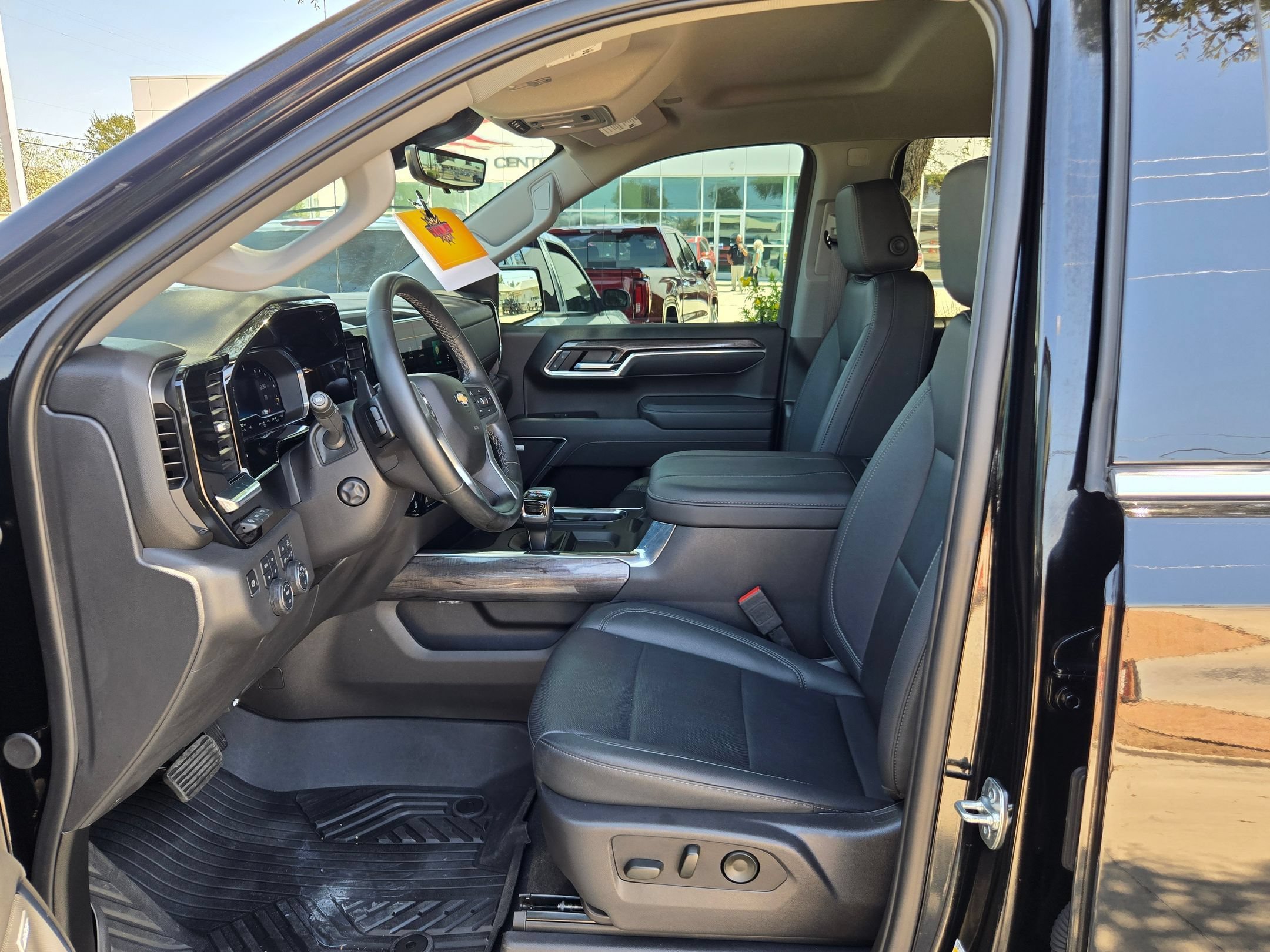 2025 Chevrolet Silverado 1500 LTZ - Photo 10