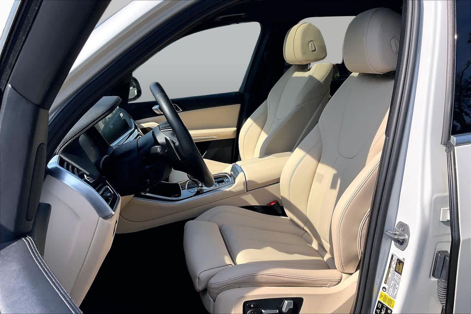 Used 2021 Mineral White Metallic BMW xDrive40i image 7