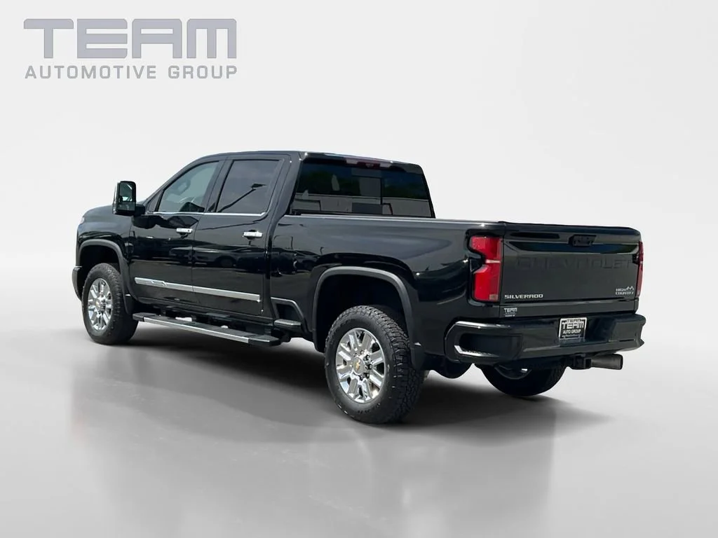 Used 2024 Black Chevrolet High Country image 5