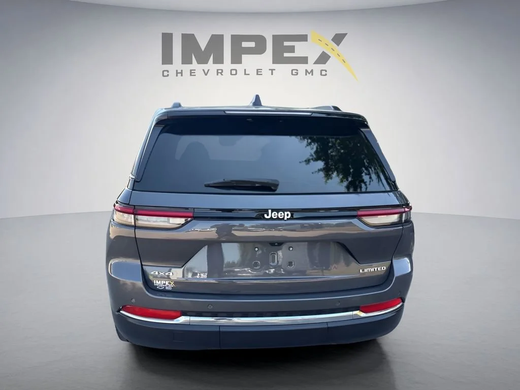 Used 2024 Gray Jeep Limited image 4