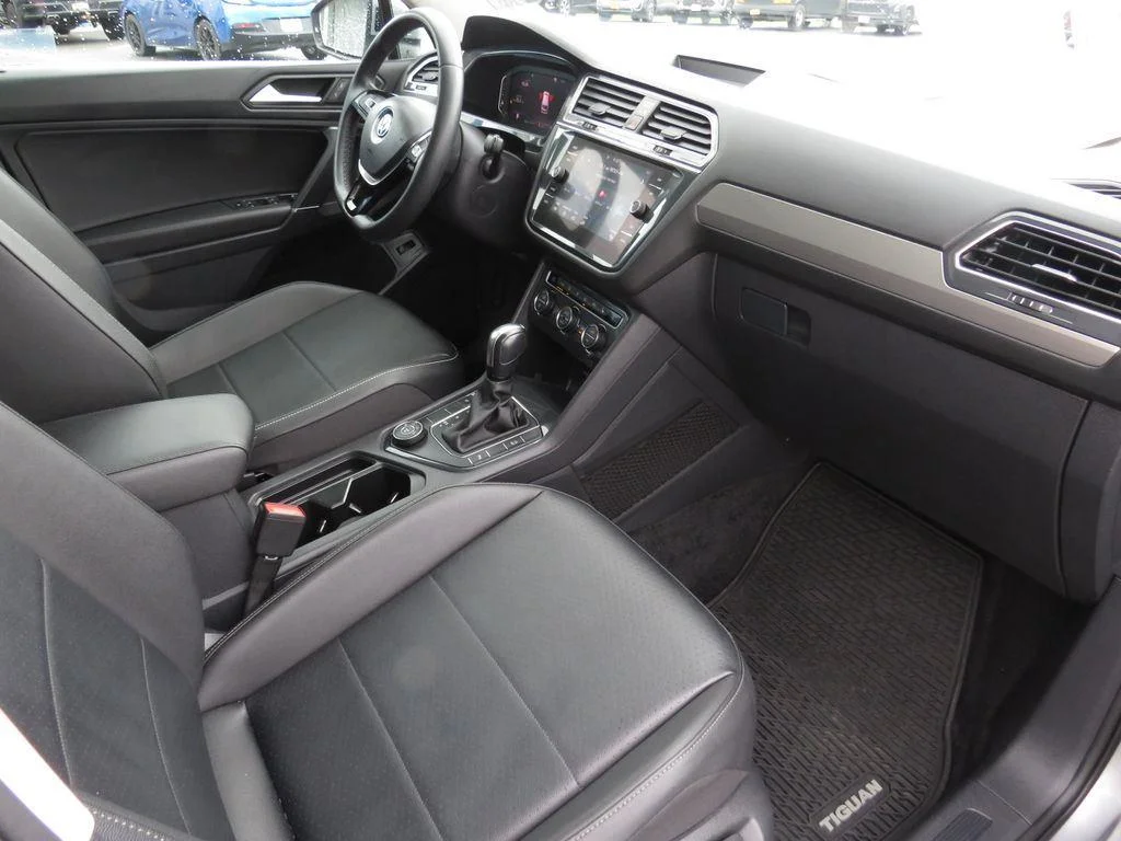 Used 2020 Silver Metallic Volkswagen 2.0T SEL image 17