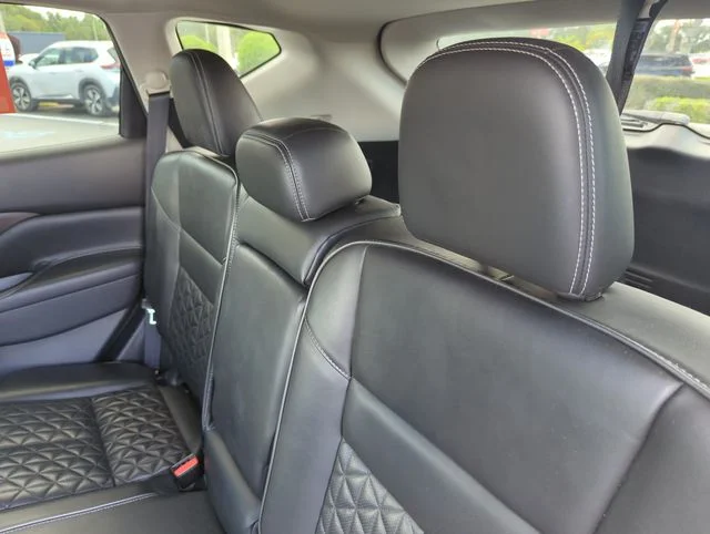 Used 2020 Silver Nissan Platinum image 30