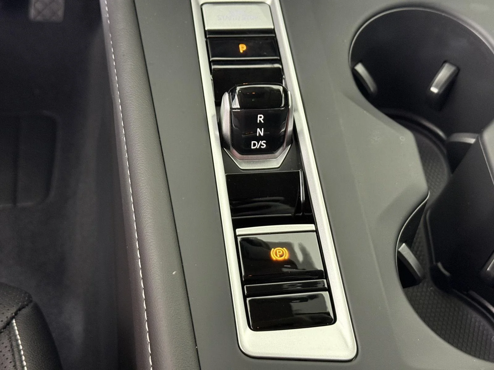 New 2026 Deep Black Pearl Volkswagen 2.0T SE image 32