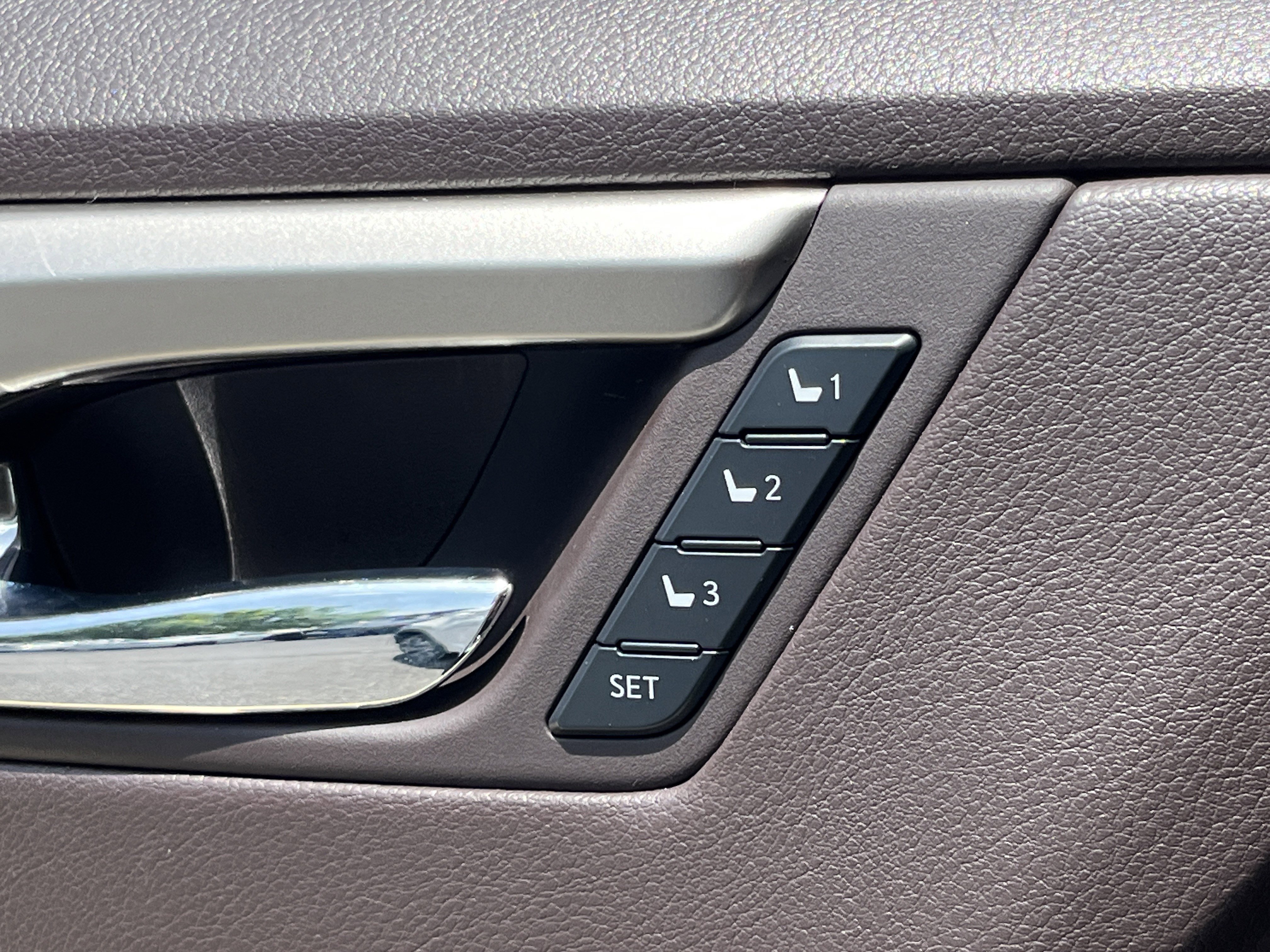 Used 2020 Eminent White Pearl Lexus RX 450h image 17