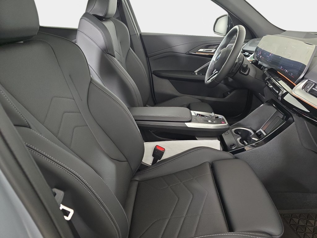 2026 BMW X2 28i - Photo 9