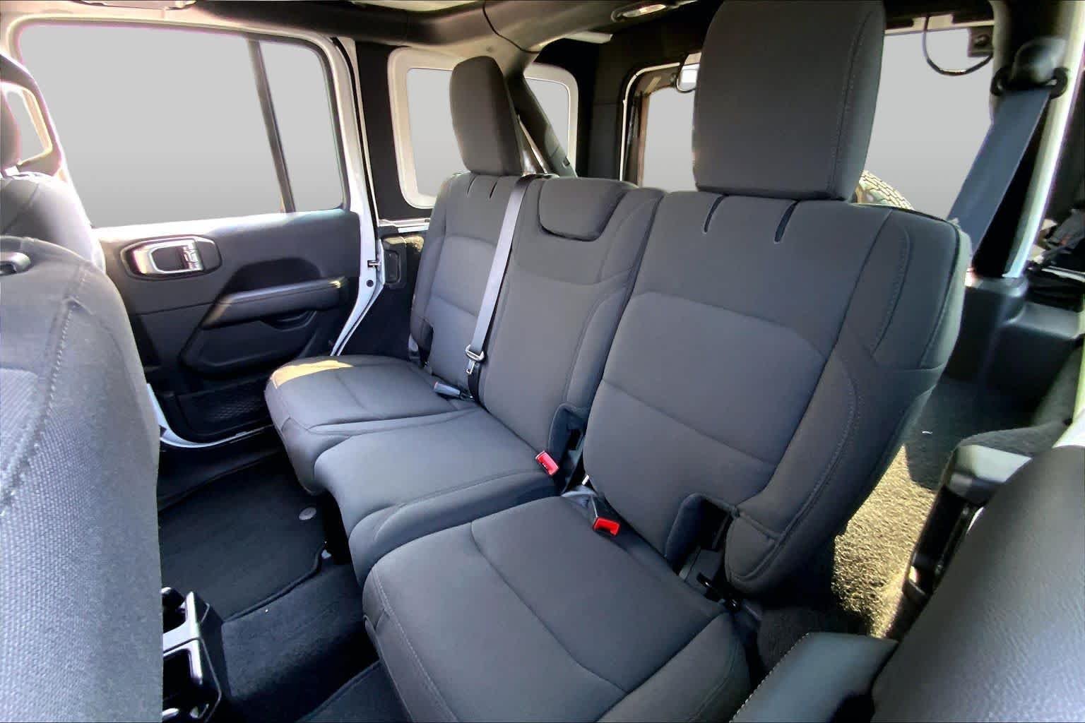 Used 2021 Bright White Clearcoat Jeep Unlimited Sahara image 19
