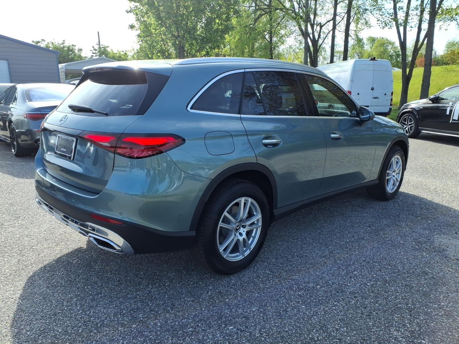 New 2026 SILVER Mercedes-Benz GLC 300 image 6