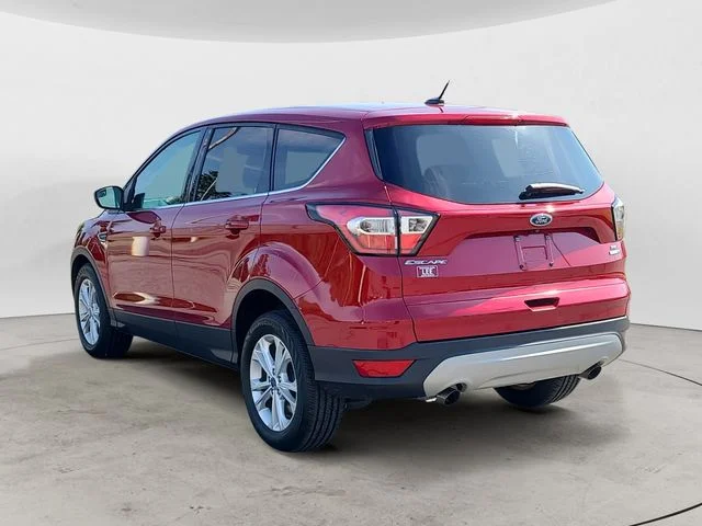 Used 2017 Red Ford SE image 3