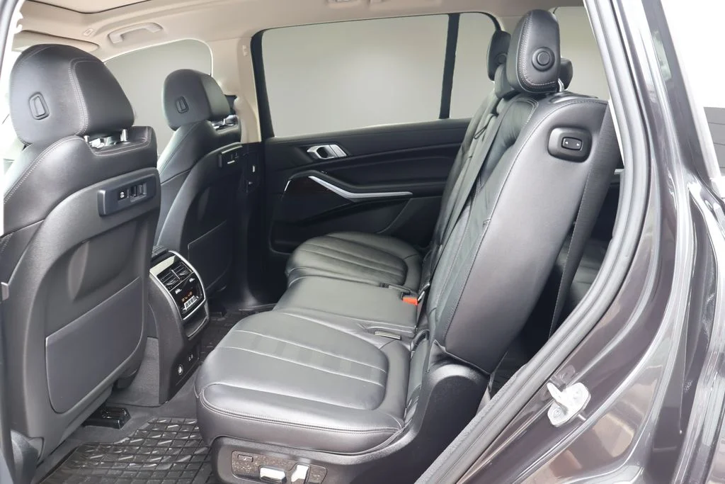 Used 2021 Gray BMW xDrive40i image 13