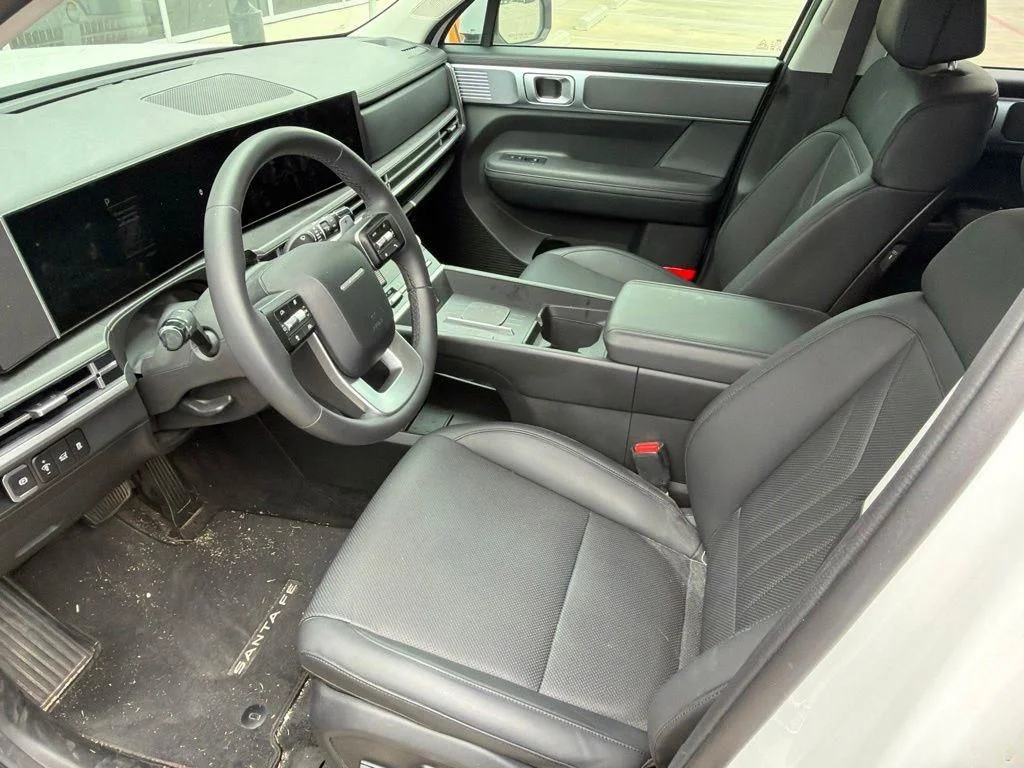 Used 2025 White Hyundai SEL image 10
