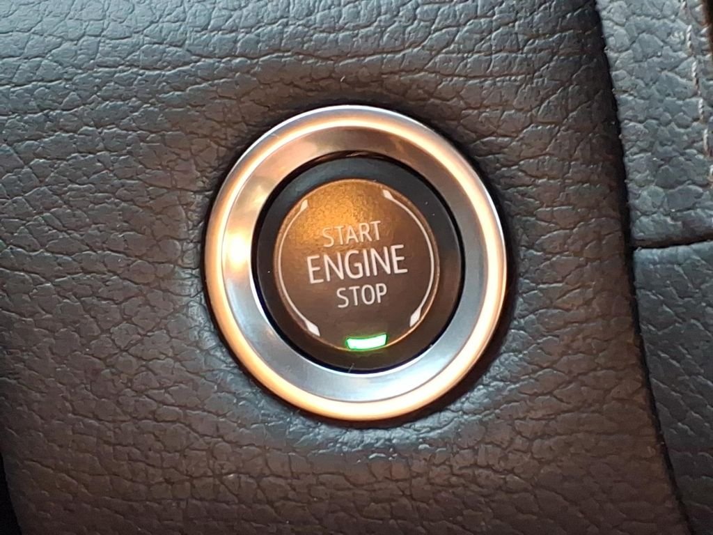 Used 2024 Onyx Black GMC Denali image 27