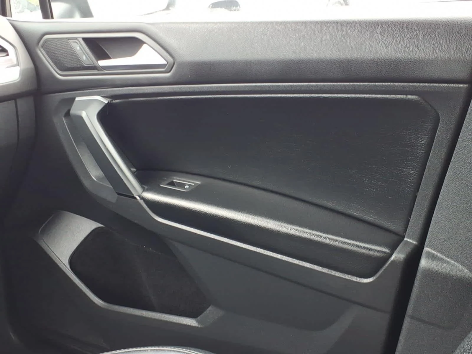 Used 2019 Platinum Gray Metallic Volkswagen S image 9