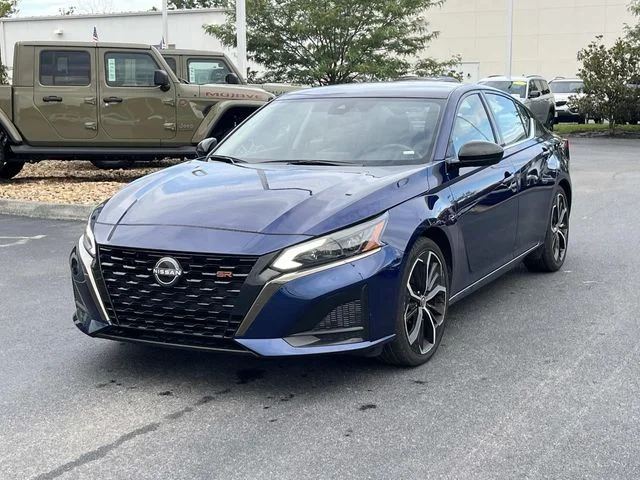 Used 2024 Blue Nissan 2.5 SR image 6