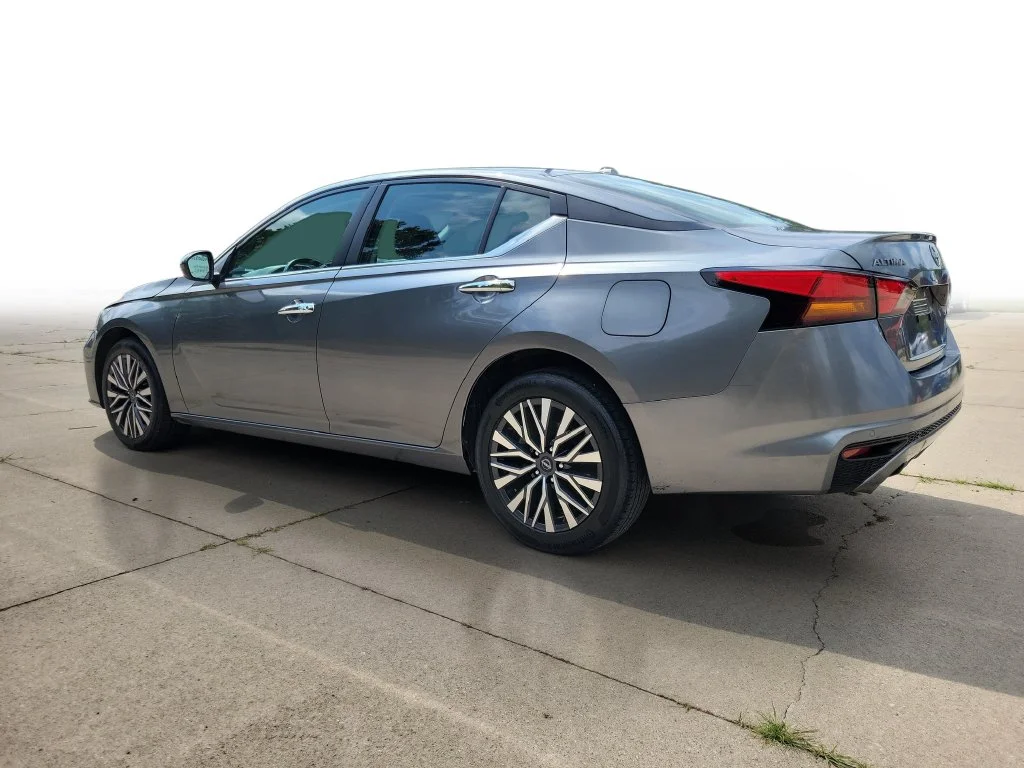 Used 2023 Gray Nissan 2.5 SV image 3