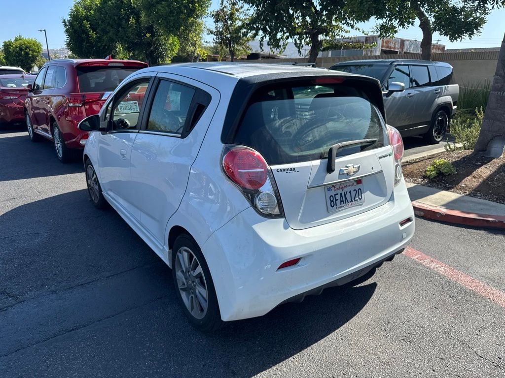 Used 2014 White Chevrolet 2LT image 2