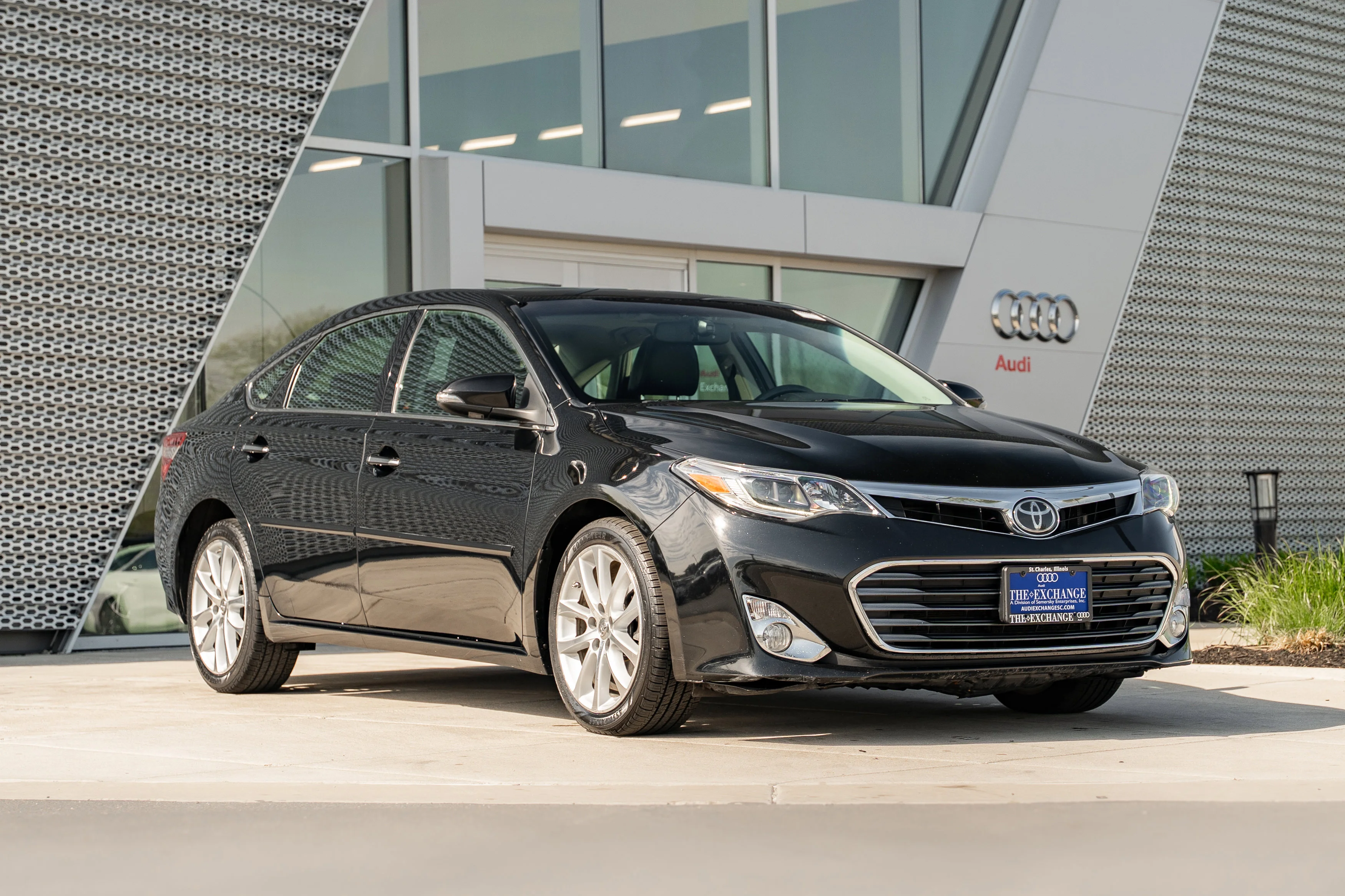 2013 Toyota Avalon Limited's photo