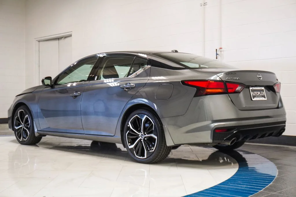 Used 2025 Gray Nissan 2.5 SR image 34