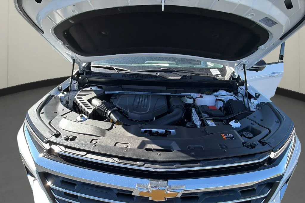 New 2027 Summit White Chevrolet LT image 10