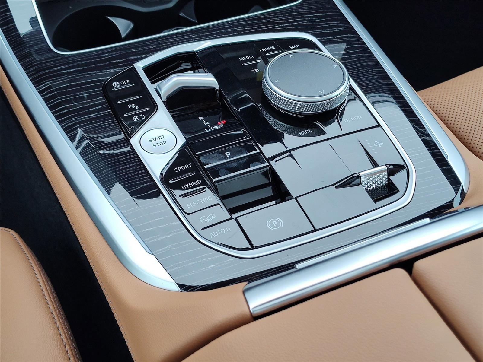 New 2026 Carbon Black Metallic BMW xDrive50e image 9
