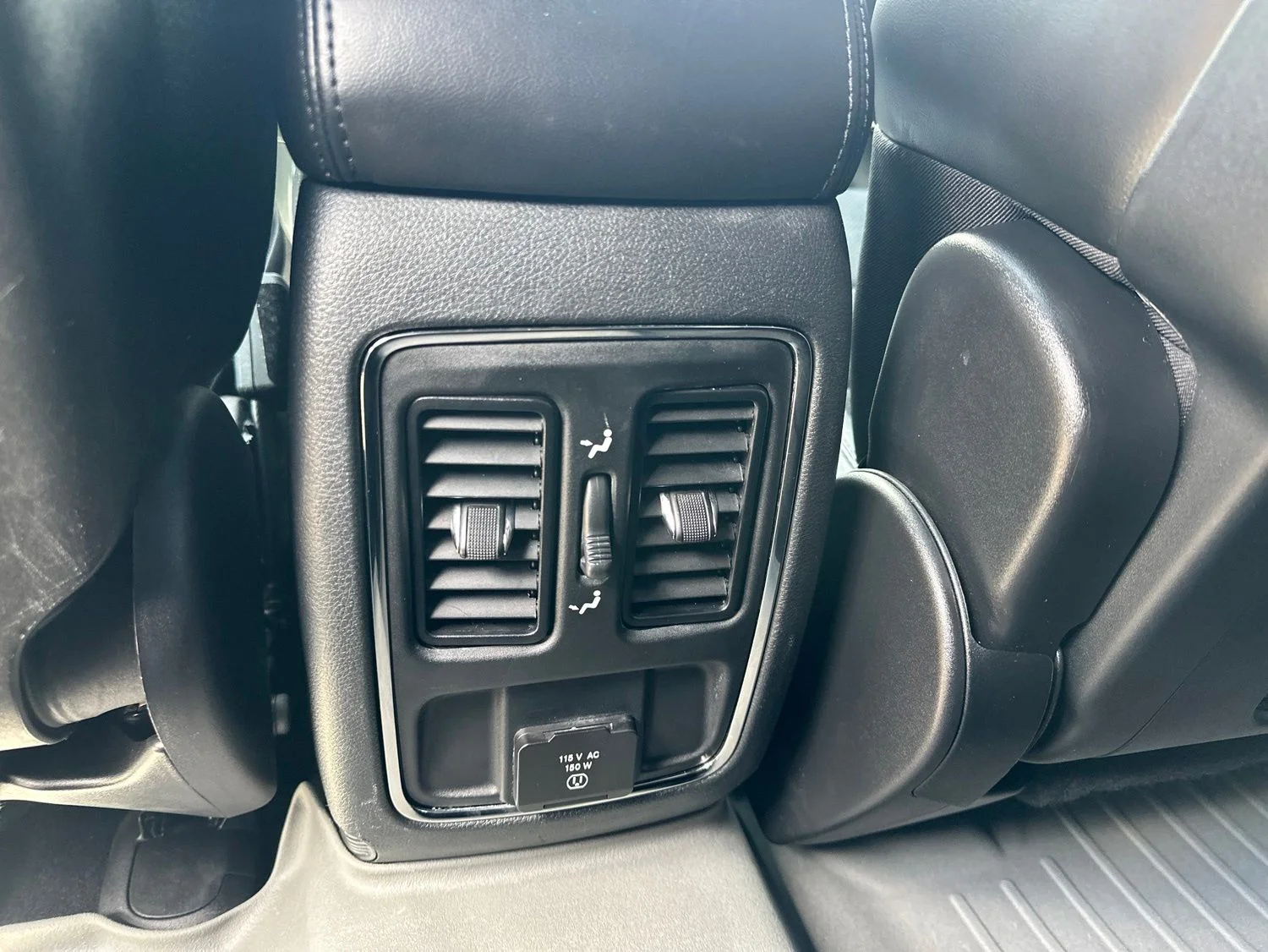 Used 2020 Red Jeep Altitude image 19