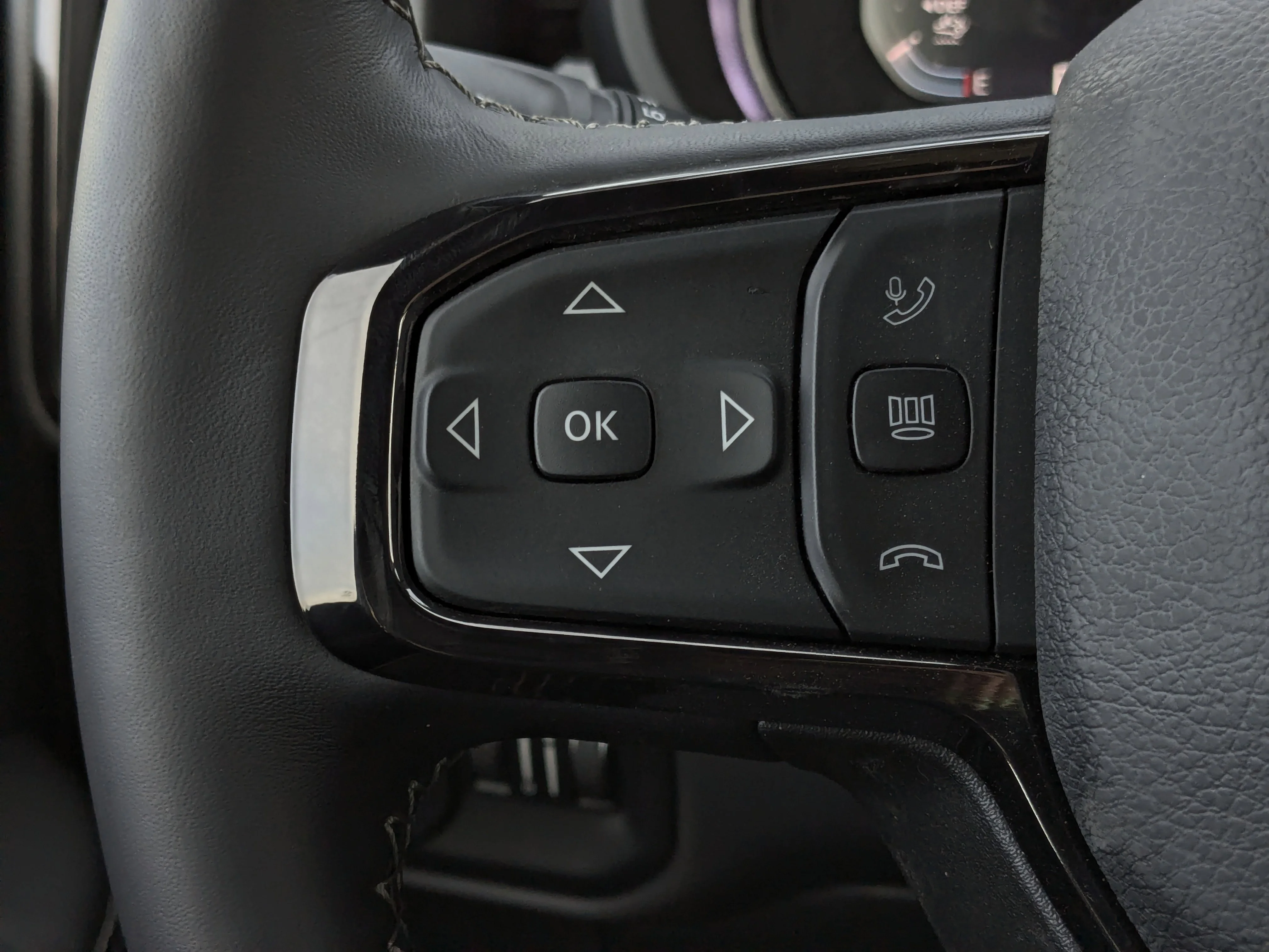 New 2026 White RAM Limited - CUMMINS DIESEL  NIGHT ED.  LEVEL 1 & TOW GRP  DIGITAL REARVIEW MIRROR  SUNROOF image 18