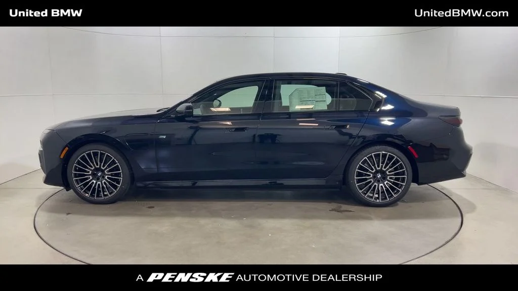 2025 BMW 7 Series 750e - Photo 5