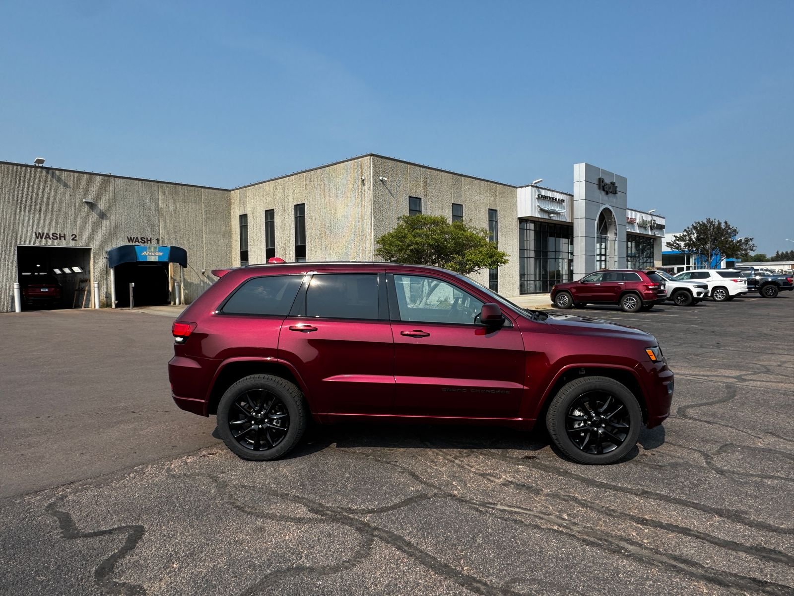 Used 2020 Velvet JEEP Altitude image 2