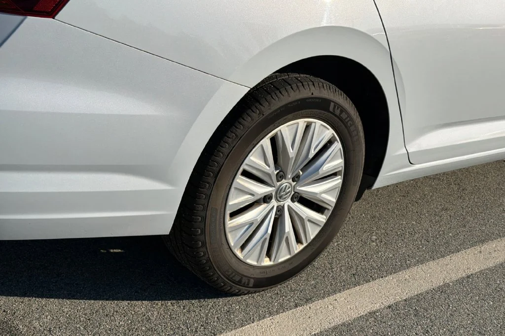 Used 2019 White Silver Metallic Volkswagen 1.4T S image 4