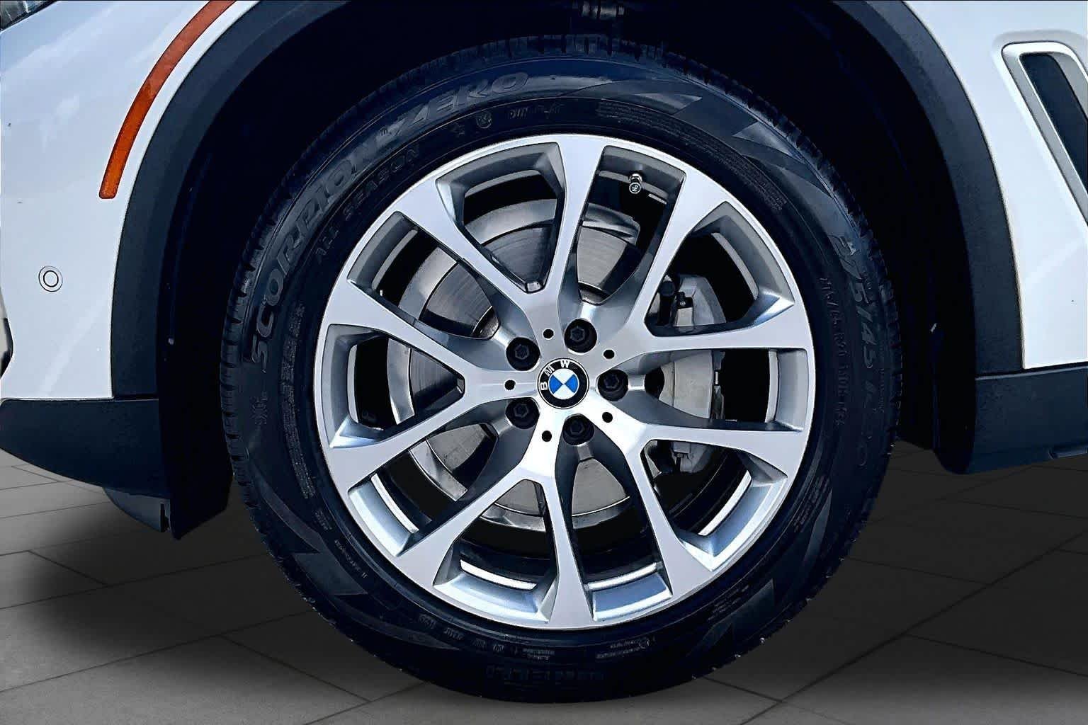 Used 2022 Mineral White Metallic BMW xDrive40i image 11