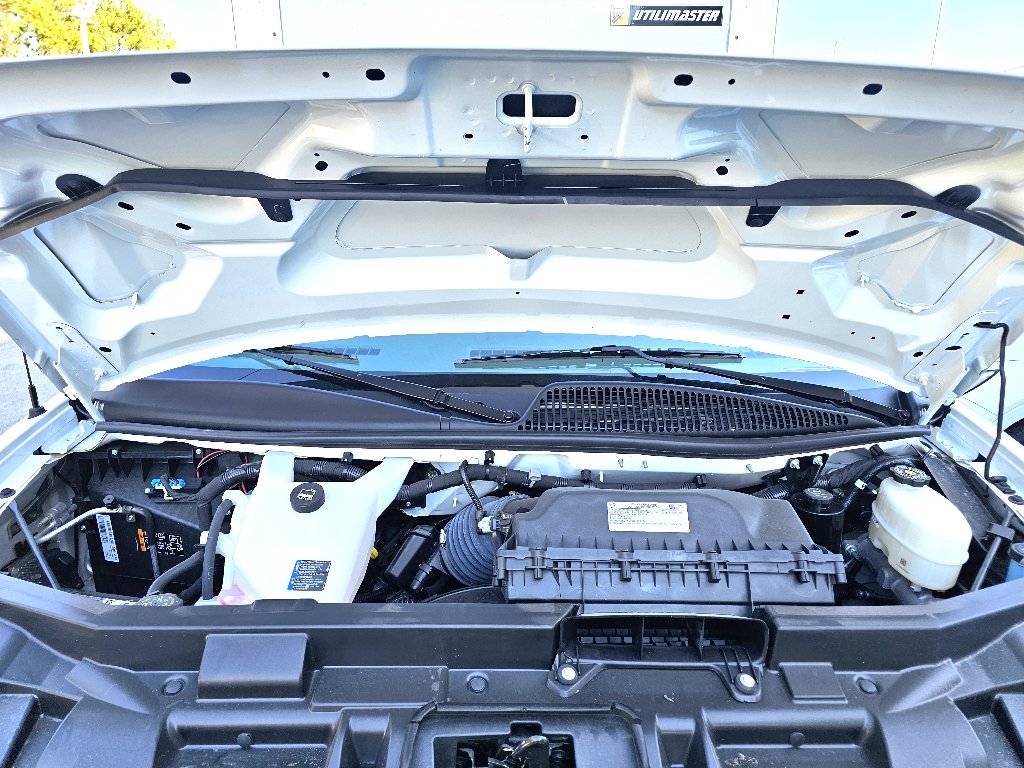 New 2025 Summit White GMC 1WT image 15