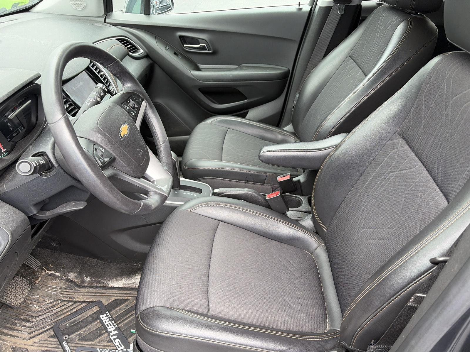 Used 2021  Chevrolet  image 8