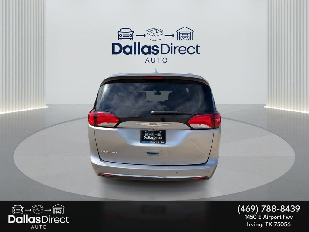 Used 2018 Billet Silver Metallic Clearcoat Chrysler Touring L image 7