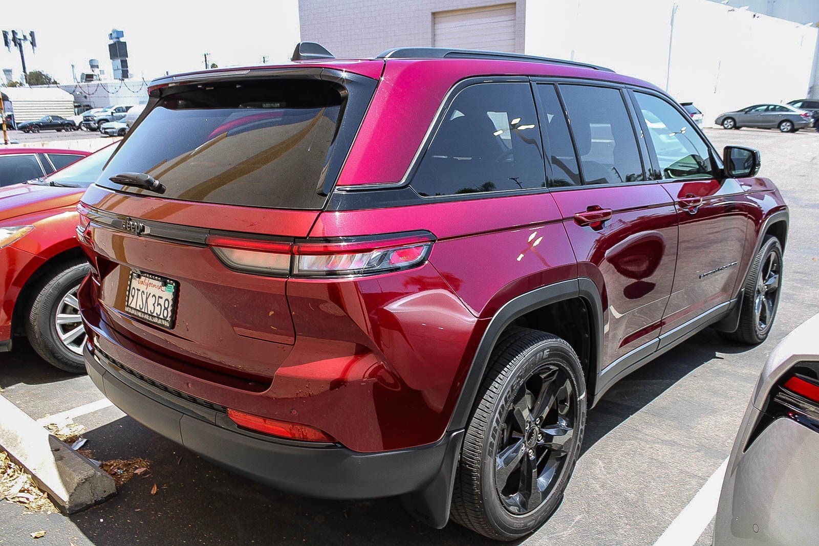 Used 2025 Velvet Red Pearlcoat Jeep Altitude X image 6