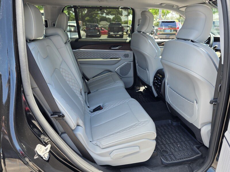 Used 2021 Diamond Black Crystal Pearlcoa JEEP SUMMIT 4X4 image 17