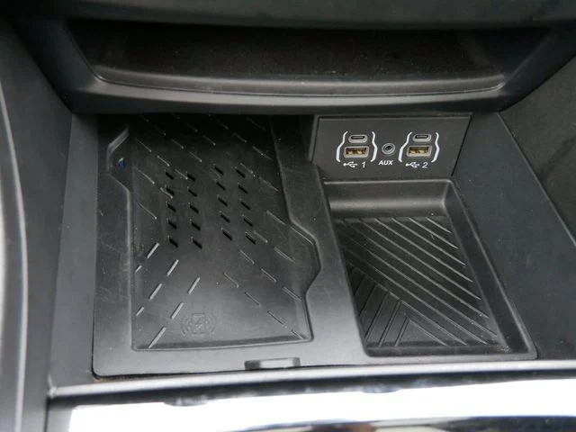 Used 2025 Diamond Black Chrysler Limited image 25
