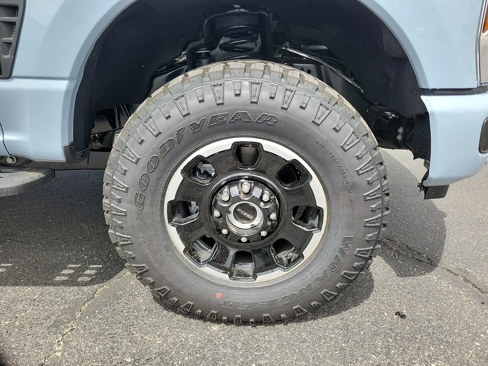 New 2026 Glacier Gray Metallic Tri-Coat Ford F-250&reg; Lariat&reg; image 7