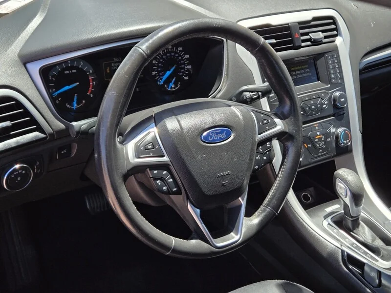 Used 2015 Gray Ford SE image 13