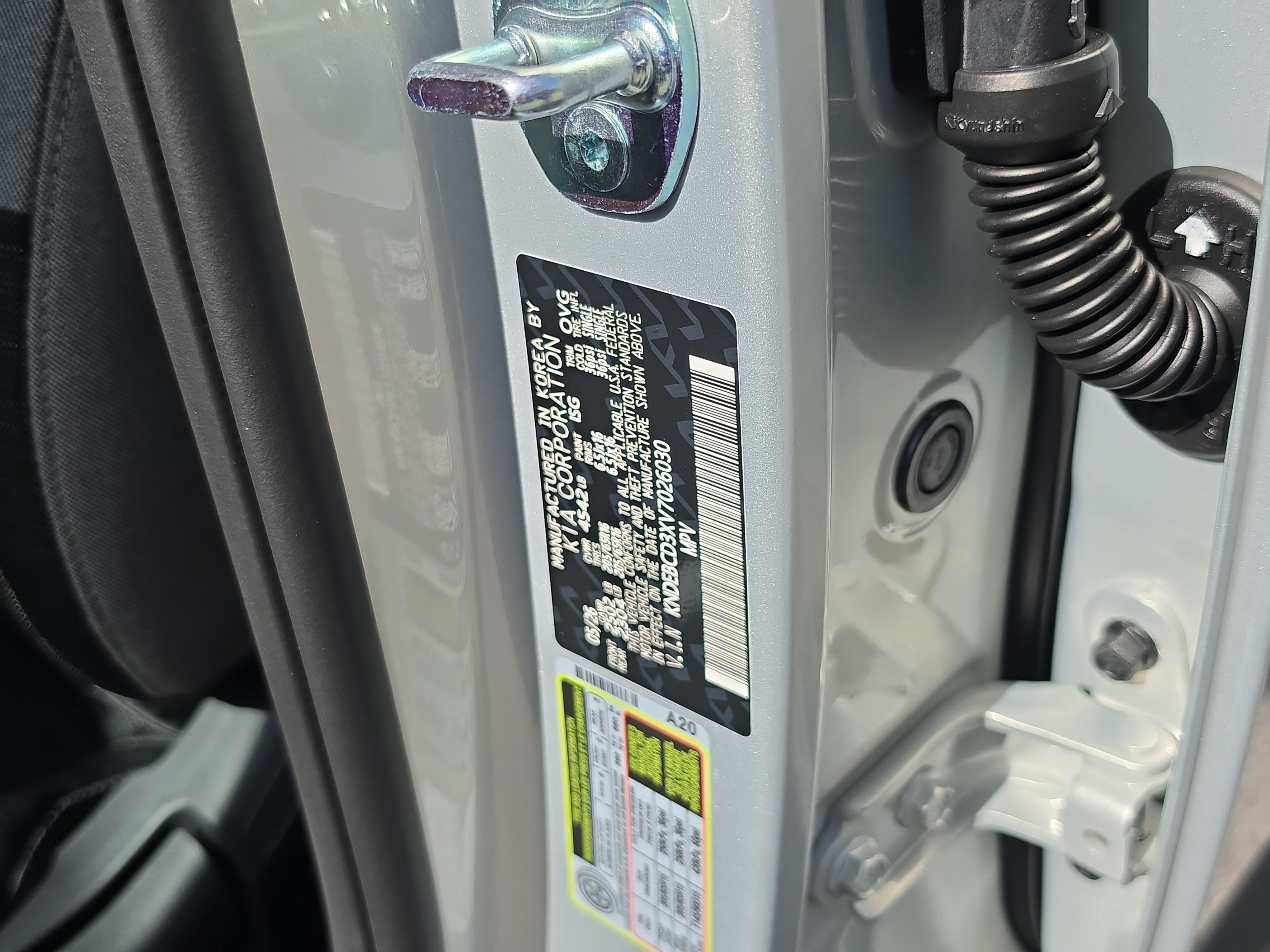 New 2027 Ivory Silver Kia LX image 32