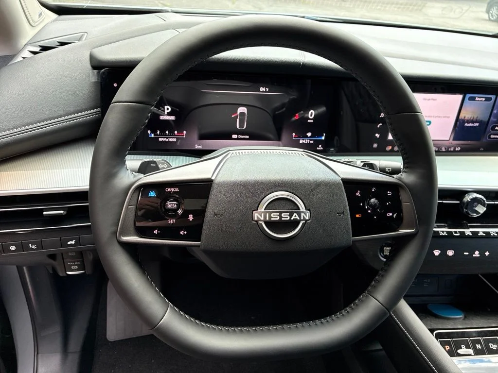 New 2026 Boulder Gray Pearl / Super Black Two-tone Nissan Platinum image 17